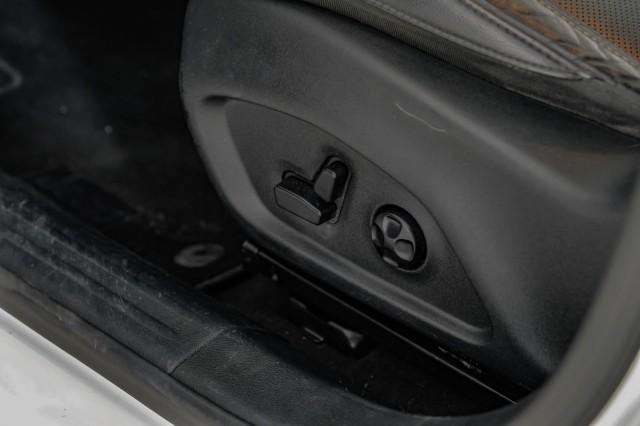 Photo of 2017 White Clearcoat Jeep New Compass