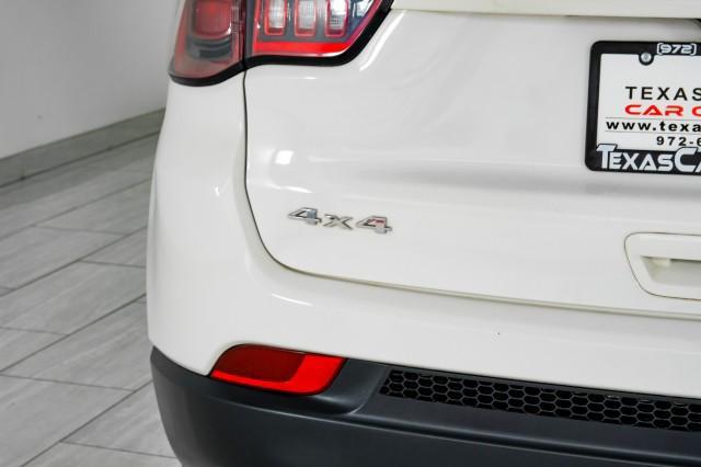 Photo of 2017 White Clearcoat Jeep New Compass