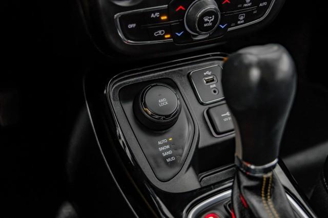 Photo of 2017 White Clearcoat Jeep New Compass