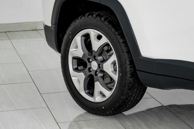 Photo of 2017 White Clearcoat Jeep New Compass
