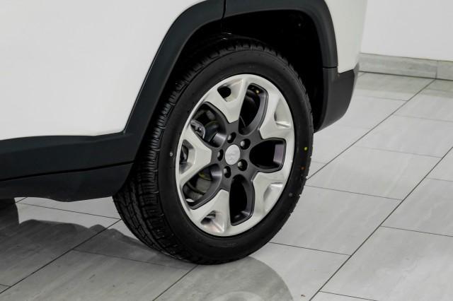 Photo of 2017 White Clearcoat Jeep New Compass