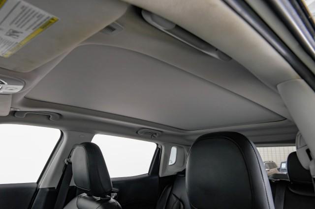Photo of 2017 White Clearcoat Jeep New Compass