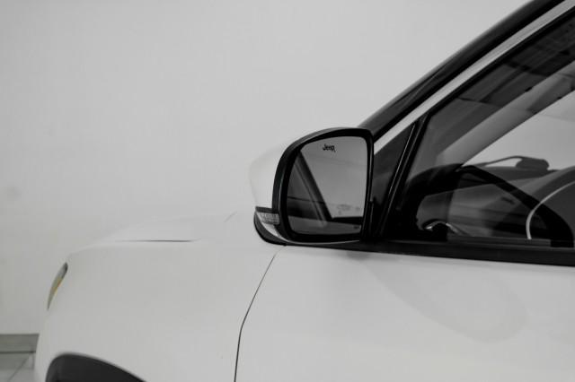 Photo of 2017 White Clearcoat Jeep New Compass