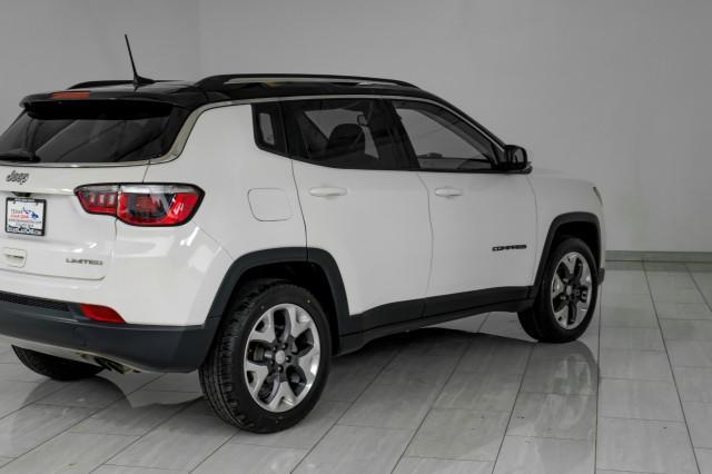 Photo of 2017 White Clearcoat Jeep New Compass