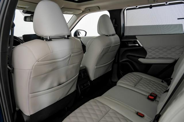 Photo of 2023 Cosmic Blue Metallic Mitsubishi Outlander