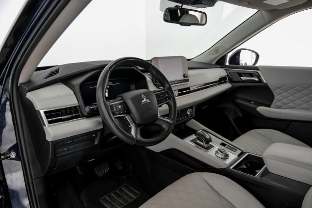 Photo of 2023 Cosmic Blue Metallic Mitsubishi Outlander