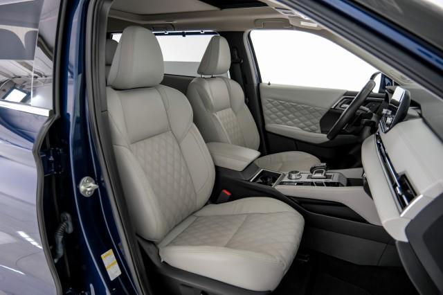 Photo of 2023 Cosmic Blue Metallic Mitsubishi Outlander