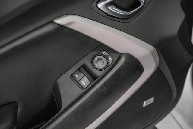 Photo of 2020 Summit White Chevrolet Camaro