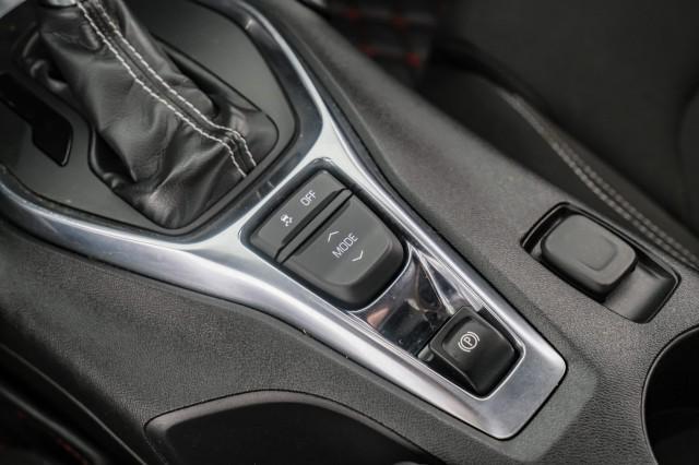 Photo of 2020 Summit White Chevrolet Camaro