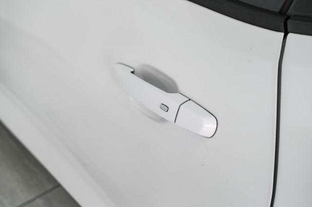 Photo of 2020 Summit White Chevrolet Camaro