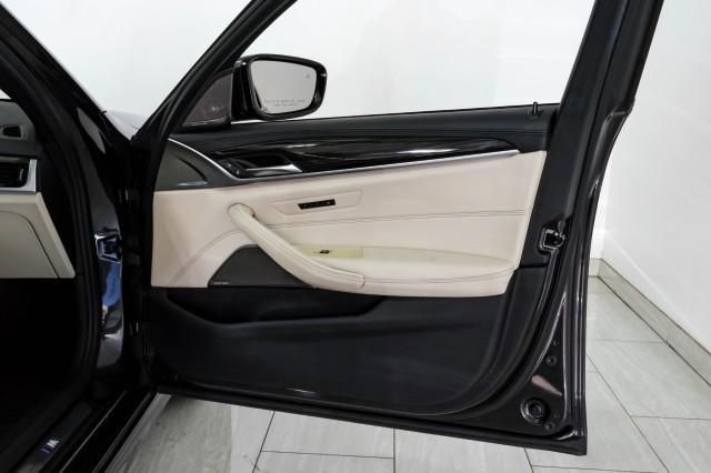 Photo of 2018 Dark Graphite Metallic BMW 540
