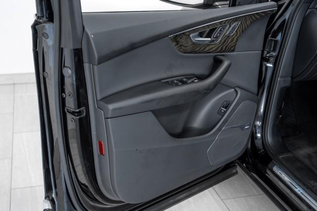 Photo of 2020 Night Black Audi Q7