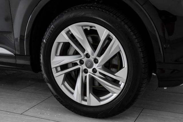 Photo of 2020 Night Black Audi Q7