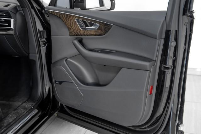 Photo of 2020 Night Black Audi Q7