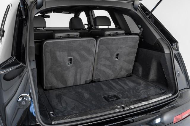 Photo of 2020 Night Black Audi Q7