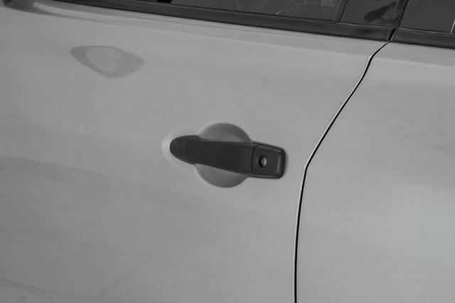 Photo of 2020 Brilliant Silver Metallic Nissan Kicks