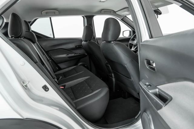 Photo of 2020 Brilliant Silver Metallic Nissan Kicks