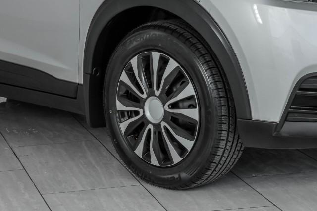 Photo of 2020 Brilliant Silver Metallic Nissan Kicks