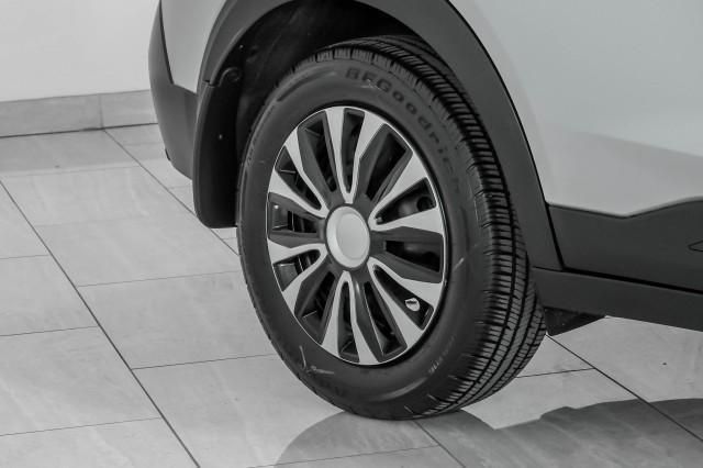Photo of 2020 Brilliant Silver Metallic Nissan Kicks