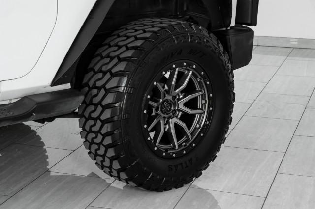 Photo of 2017 Bright White Clearcoat Jeep Wrangler