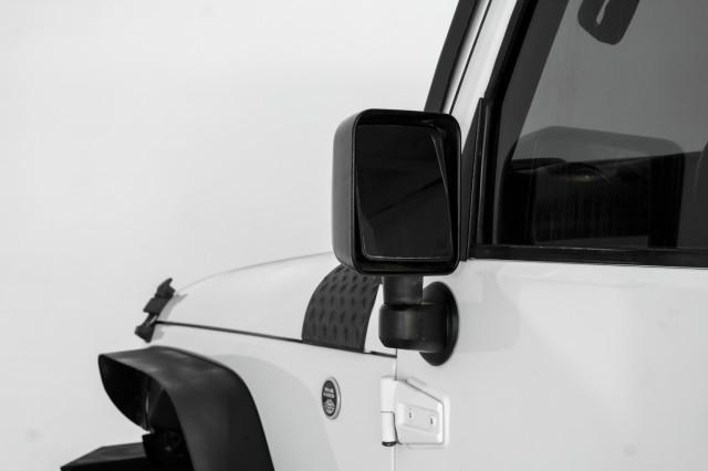 Photo of 2017 Bright White Clearcoat Jeep Wrangler