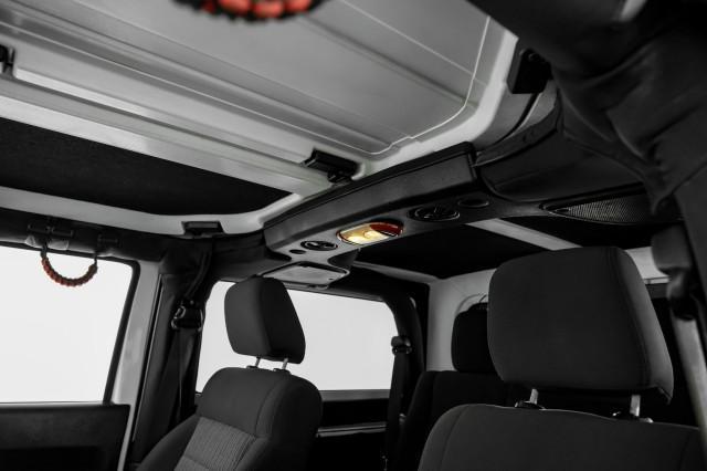 Photo of 2017 Bright White Clearcoat Jeep Wrangler