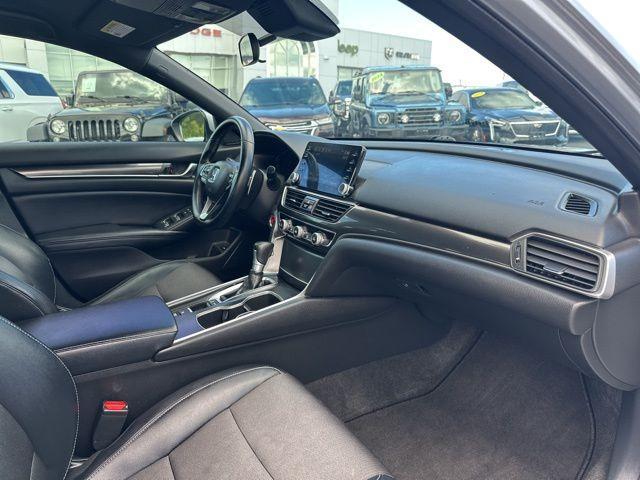 Photo of 2018 Lunar Silver Metallic Honda Accord