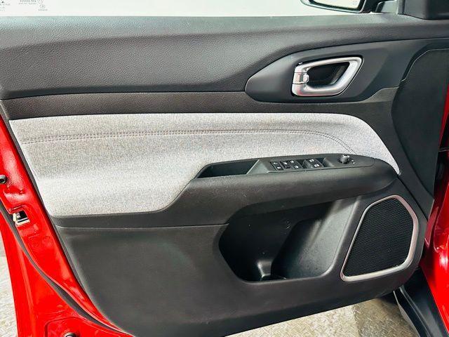 Photo of 2023 Redline Pearlcoat Jeep Compass