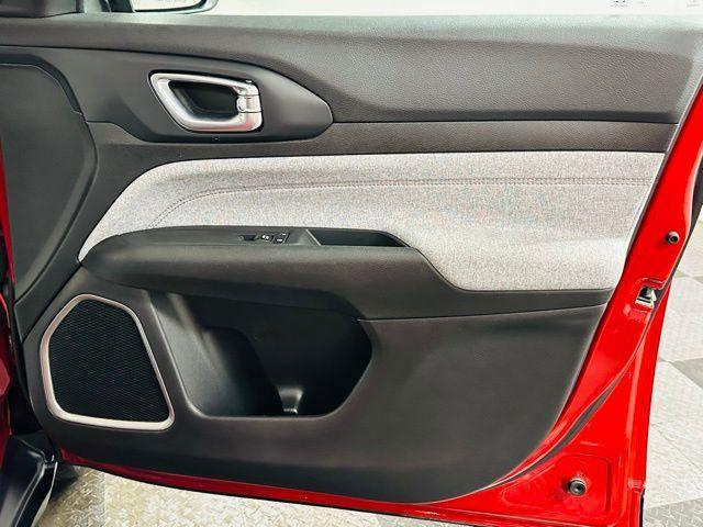 Photo of 2023 Redline Pearlcoat Jeep Compass