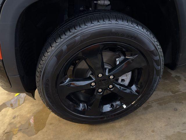 Photo of 2025 Diamond Black Jeep Grand Cherokee L