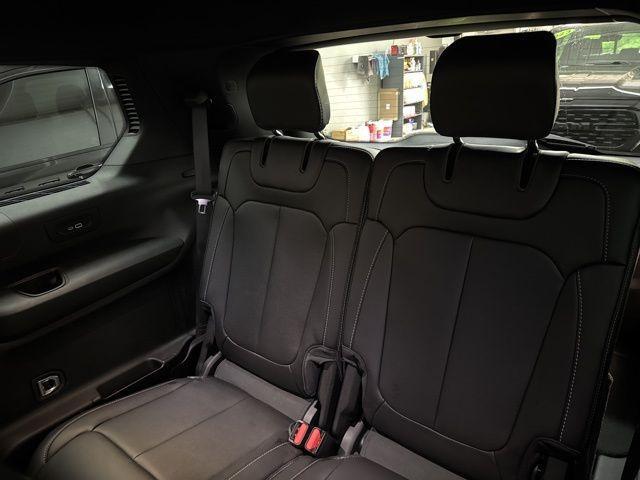 Photo of 2025 Diamond Black Jeep Grand Cherokee L