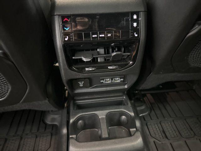 Photo of 2025 Diamond Black Jeep Grand Cherokee L