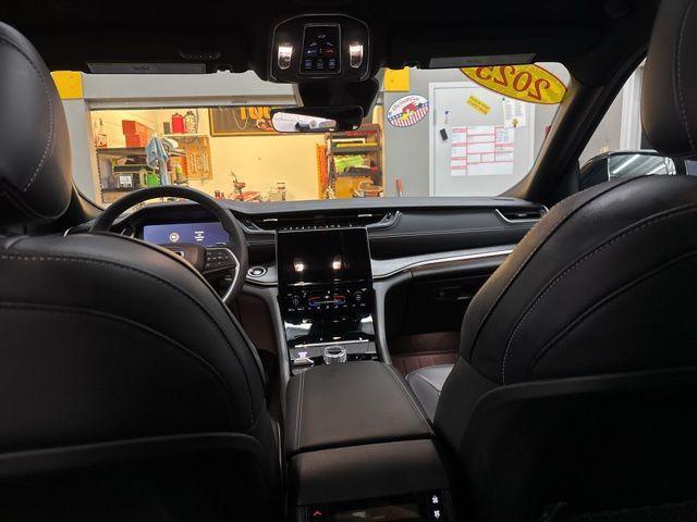 Photo of 2025 Diamond Black Jeep Grand Cherokee L