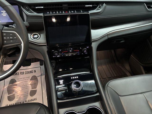 Photo of 2025 Diamond Black Jeep Grand Cherokee L