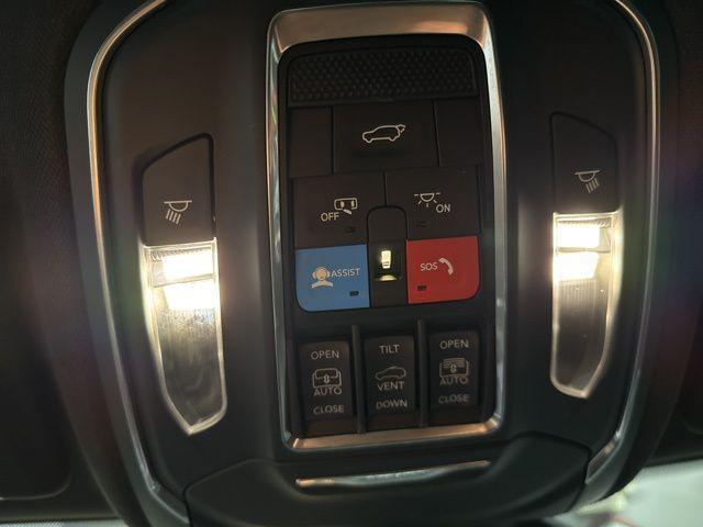 Photo of 2025 Diamond Black Jeep Grand Cherokee L