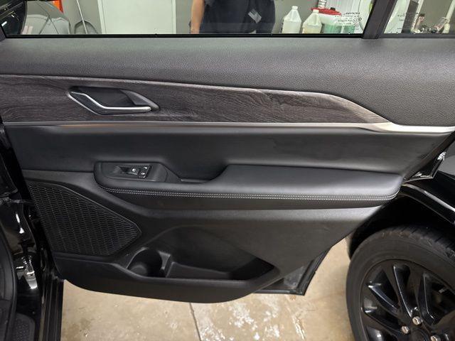Photo of 2025 Diamond Black Jeep Grand Cherokee L