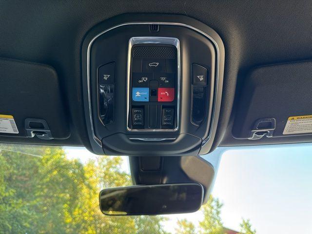 Photo of 2025 Bright White Clearcoat Jeep Grand Cherokee