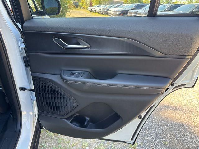 Photo of 2025 Bright White Clearcoat Jeep Grand Cherokee