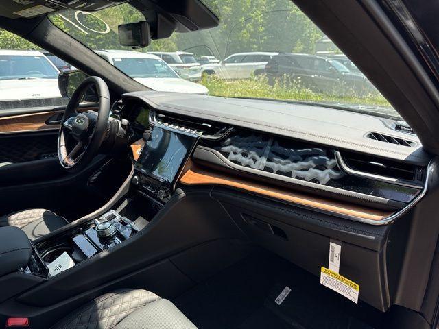 Photo of 2025 Diamond Black Jeep Grand Cherokee L