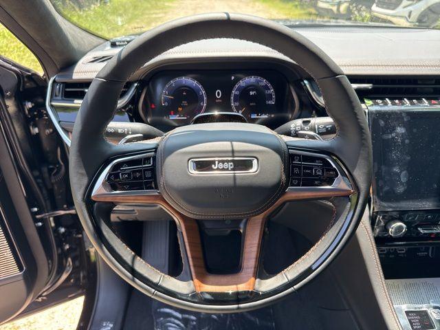 Photo of 2025 Diamond Black Jeep Grand Cherokee L