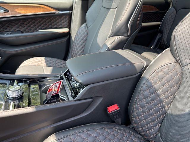 Photo of 2025 Diamond Black Jeep Grand Cherokee L