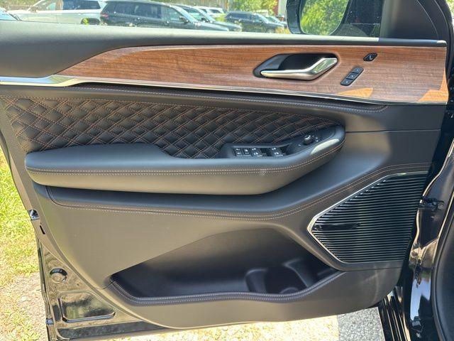 Photo of 2025 Diamond Black Jeep Grand Cherokee L