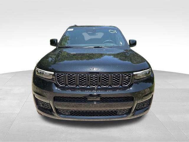 Photo of 2025 Diamond Black Jeep Grand Cherokee L