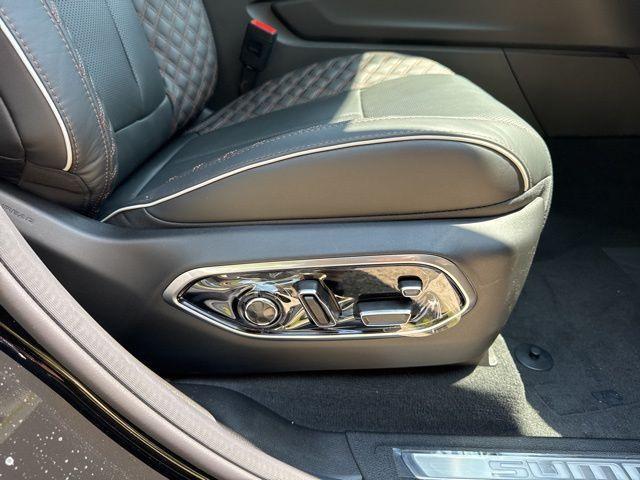 Photo of 2025 Diamond Black Jeep Grand Cherokee L