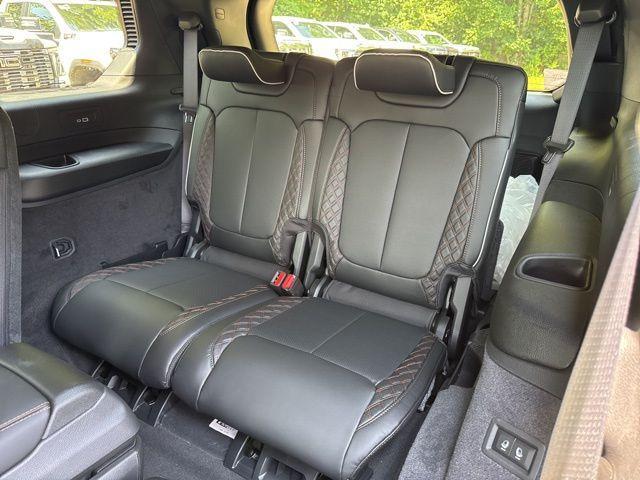 Photo of 2025 Diamond Black Jeep Grand Cherokee L
