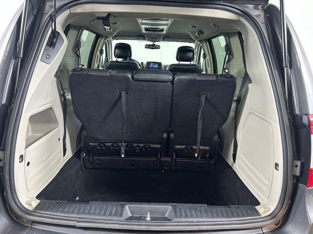 Photo of 2015 Granite Crystal Clearcoat Metallic Chrysler Town & Country