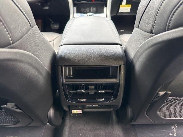 Photo of 2025 Diamond Black Jeep Grand Cherokee