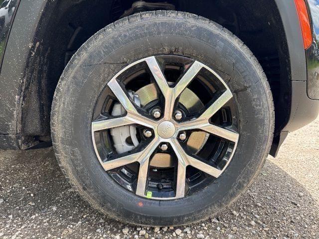 Photo of 2025 Diamond Black Jeep Grand Cherokee