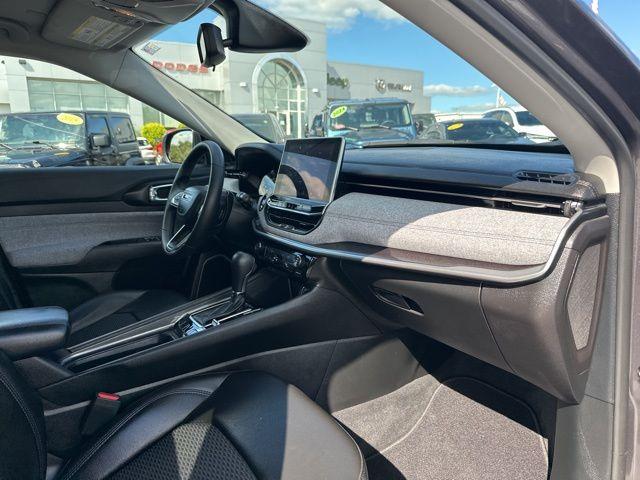 Photo of 2022 Granite Crystal Clearcoat Metallic Jeep Compass