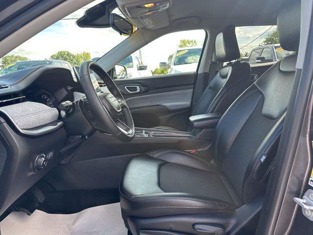 Photo of 2022 Granite Crystal Clearcoat Metallic Jeep Compass